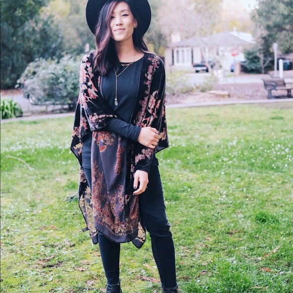 Meet The Seller! ✌🏼🌹 - Picture 8 of 9